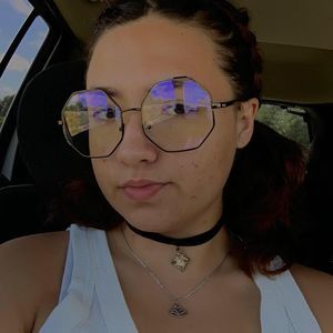 Meet your Posher, Cassandra